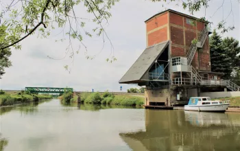 Kipper am Baťa-Kanal